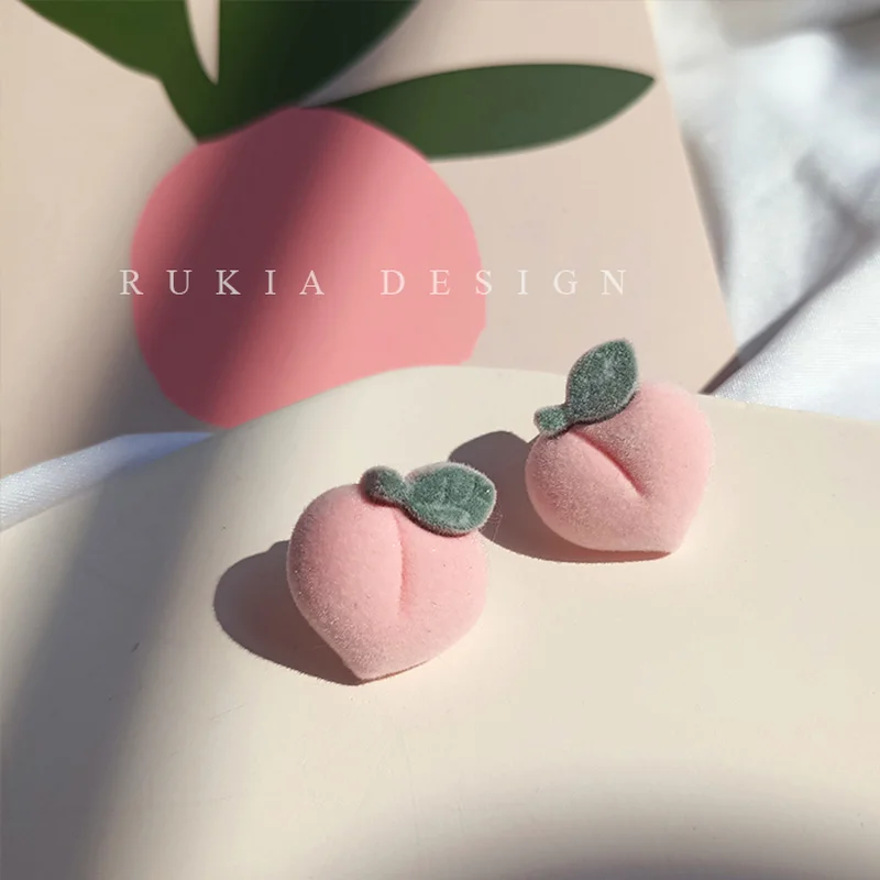 

Autumn and Winter Flocking Peach Earrings Lovely Girl Japanese Plush Pink Peach Earrings