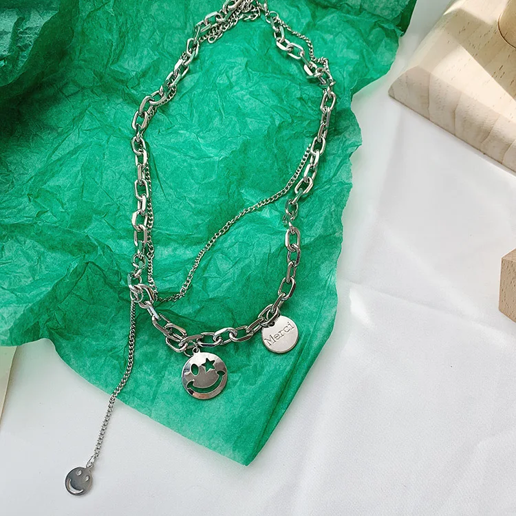 

New 2021 Fashion Jewelry Korean Smiley Street Couple Double Smile Face Expression Necklace for Women Kpop Necklace Pendant