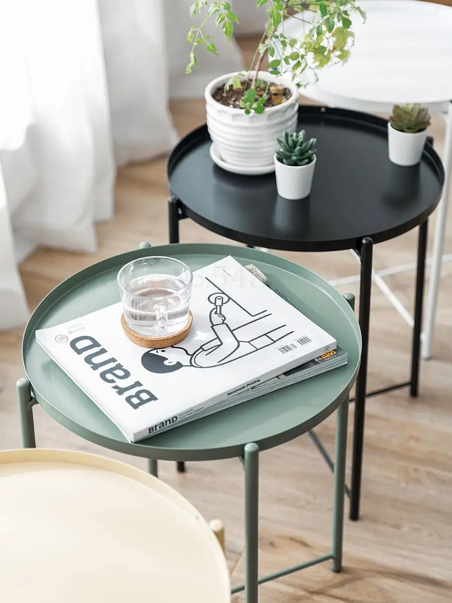 Скандинавский журнальный столик простой в гостиной железный