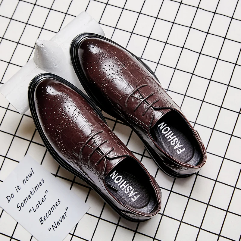 Misalwa Мужская обувь из коровьего спилка для шафера резные броги на платформе