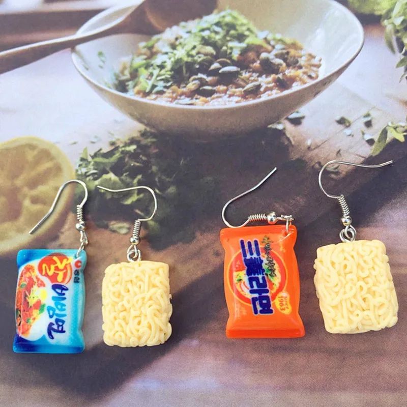 Креативные серьги ручной работы имитирующие лапшу быстрого приготовления