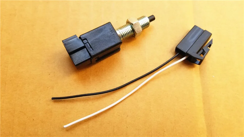 Переключатель сцепления 2P LANCER CK CT CZ CY0A PAJERO V9 # V7 V6 V8 Etc.MB435457 N/C нормально закрытый