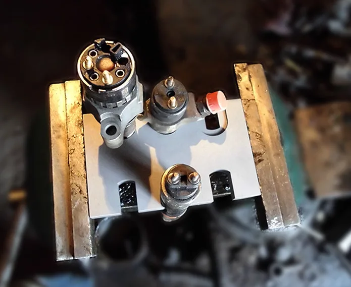 Инструмент для разборки и инжектора с общей топливной магистралью инструменты