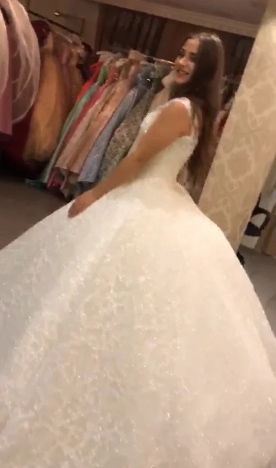 Бальное платье принцессы с V образным вырезом Пышное Платье большим шлейфом