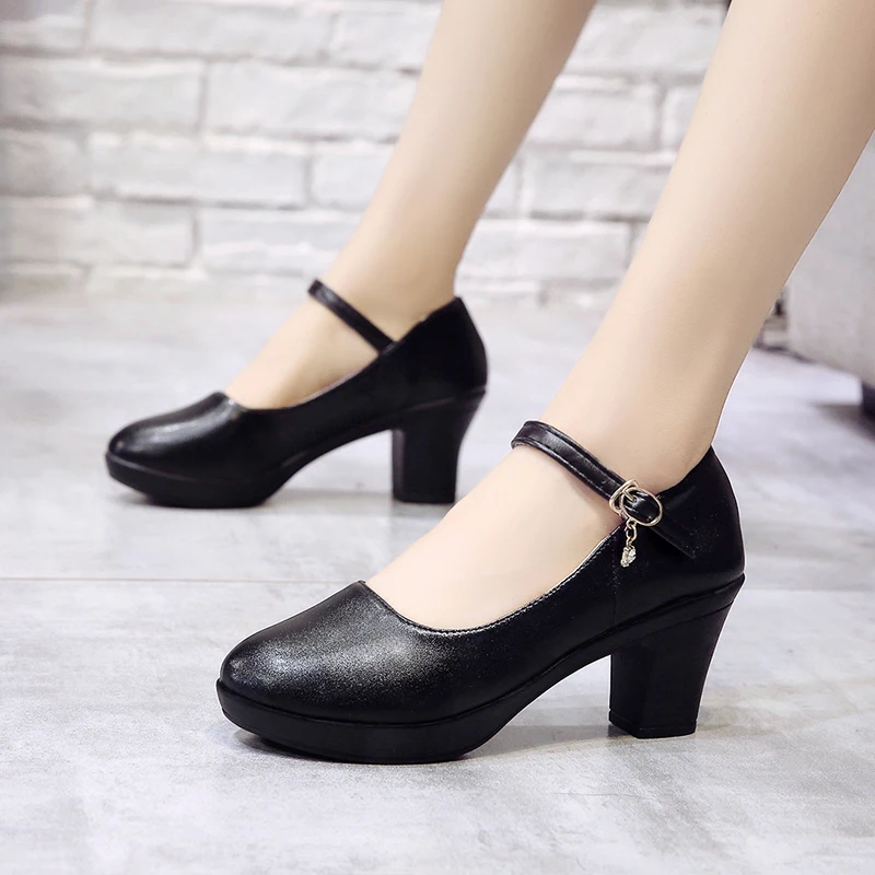 

2021 Autumn Mid-Heel Comfortable Pumps Women's Soft Bottom Mom Shoes Middle-Aged Buckle Leather Shoes Chunky Heel Women's Shoes