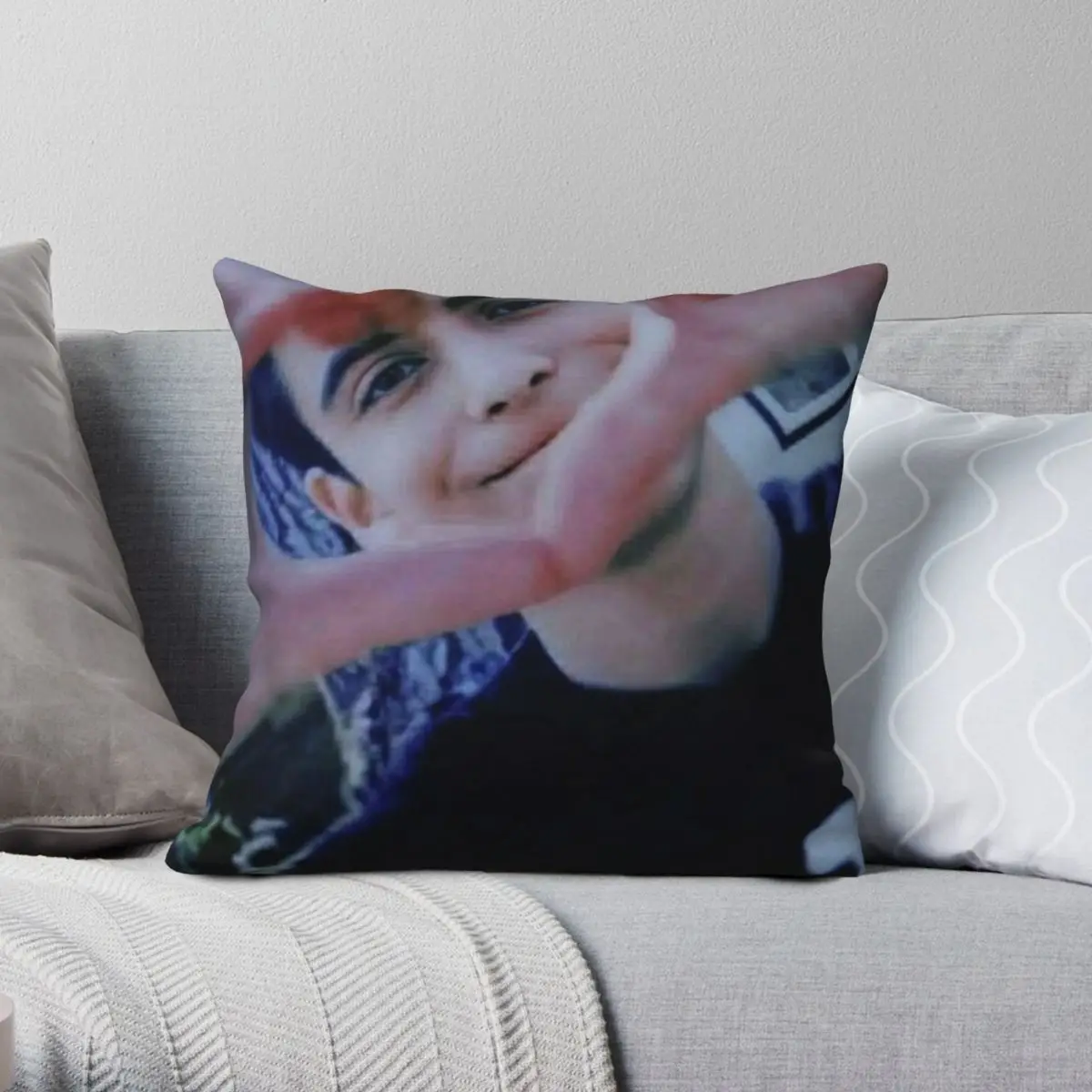 

Квадратная подушка Aidan Gallagher в форме сердца, чехол из полиэстера, льна, бархата, с принтом, на молнии, декоративная подушка, чехол для дивана, н...