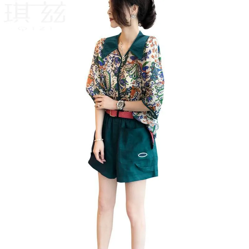 

2021 Fashion Retro Printed Women's Summer Loose Stitching Suit Collar Print Short Sleeve Elastic Waist Short Pants Without Belt