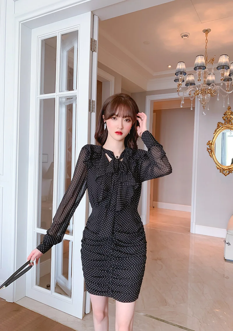 Шифоновое платье на завязках летнее с оборками и завязками талии 2021