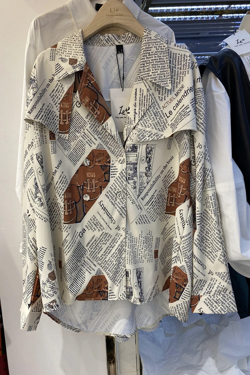 

2021 Spring New Korean Style Top Retro Newspaper Printing Loose Casual Blouse Ins Style Shawl Shirt Tops