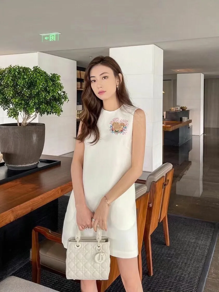 

2021 Spring and summer heavy industry Beaded embroidered sleeveless dress Three dimensional cut h skirt with simple atmosphere