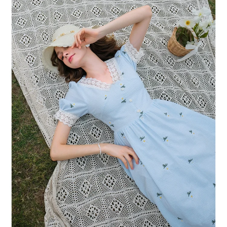 

2020 Summer Women Dress Korean Sweet Lace V-Neck Striped Midi Dress Fresh Cute Daisy Flower Embroidery Blue Everyday Long Dress