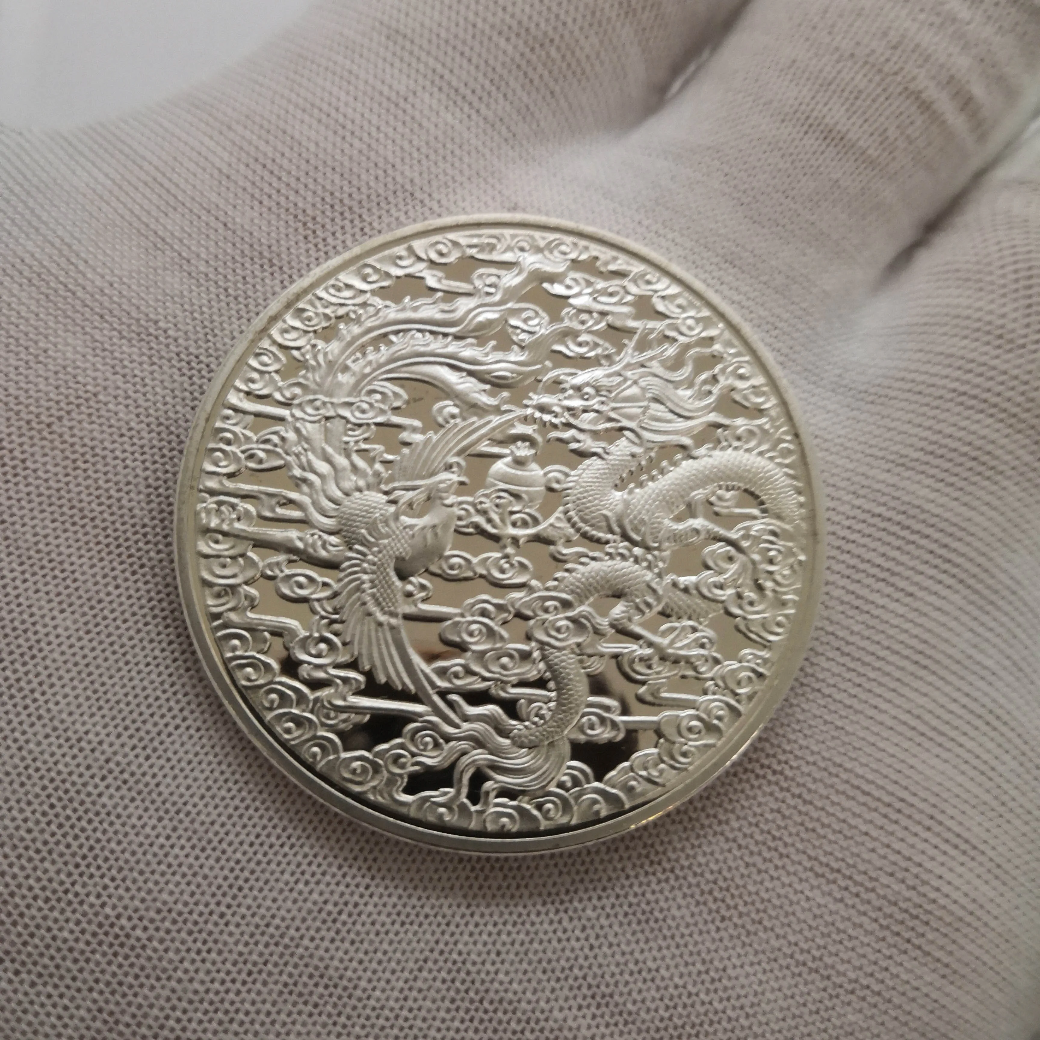 Традиционные памятные монеты с серебряным покрытием дракона и