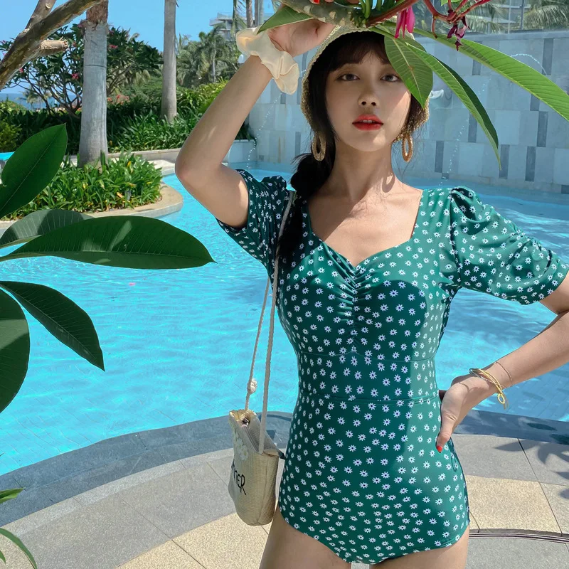 

Корейская версия нового слитного купальника в красном стиле, закрывающего живот, облегающий и тонкий купальник с открытой спиной, Женский р...