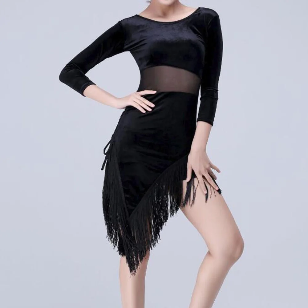Черное женское платье с длинным рукавом облегающее асимметричное бахромой и
