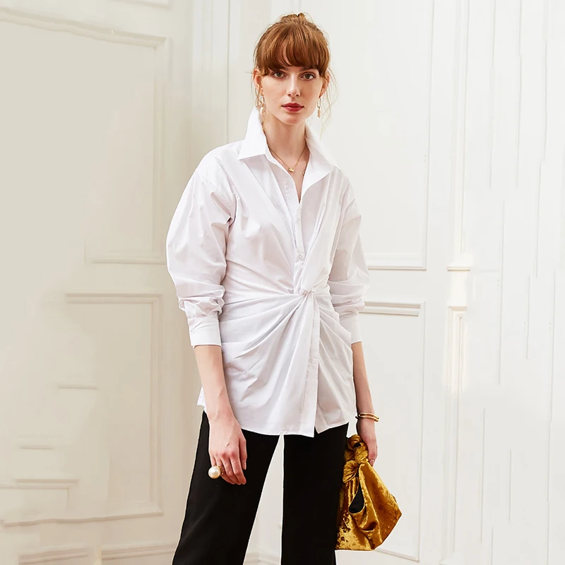Женская блузка с отложным воротником белая длинными рукавами и бантом на талии