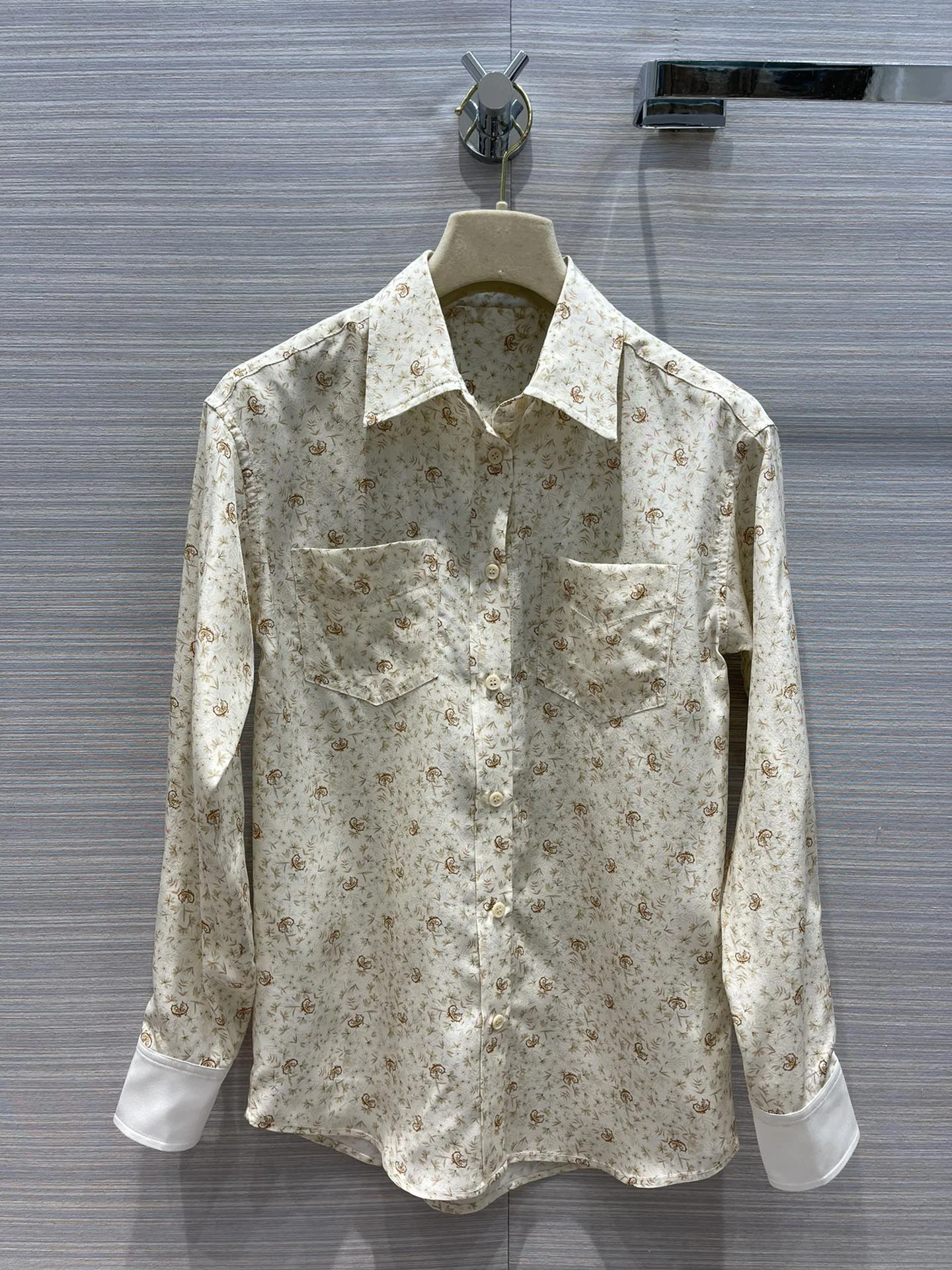 

Новая женская мода 2021 пикантная Повседневная маленькая шелковая рубашка с длинным рукавом и цветочным принтом 0114