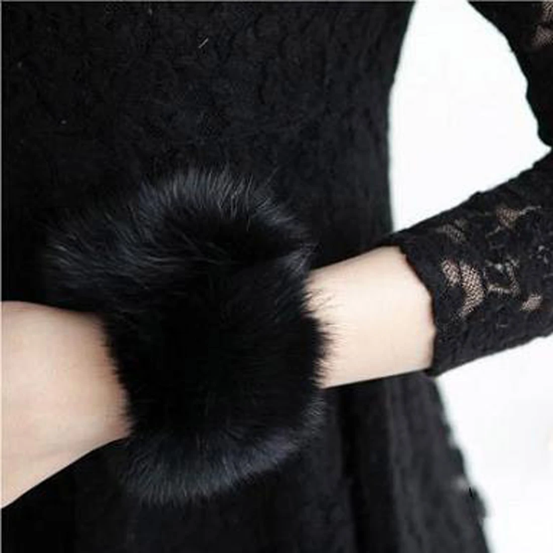 

Fashion Winter Warm Women Faux Fur Elastic Gloves Wrist ProtectorArms Warmer Slap On Cuffs Warmer Plush Windproof Elastic