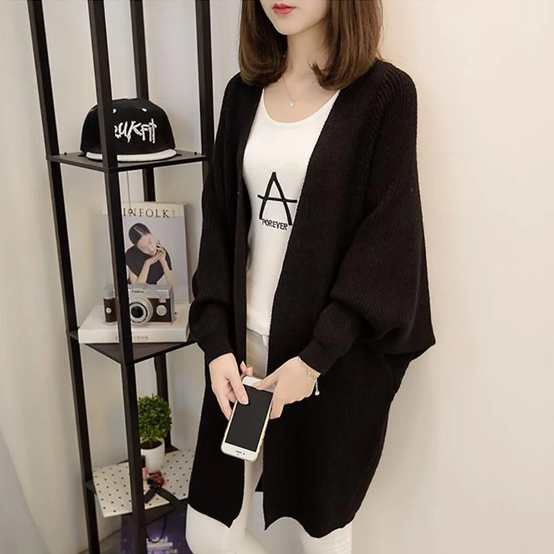 Женский трикотажный кардиган средней длины с V-образным вырезом и рукавами