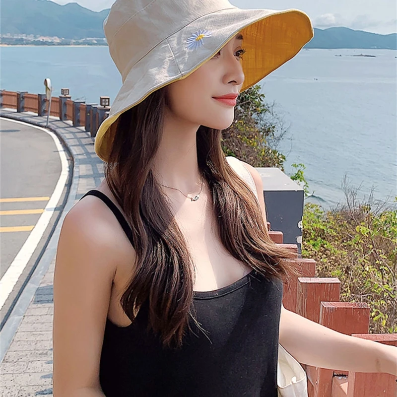 

Women Summer Sun Hat Sweet Daisy Flower Embroidery Wide Brim UV Protection Visor Vacation Foldable Beach Cap