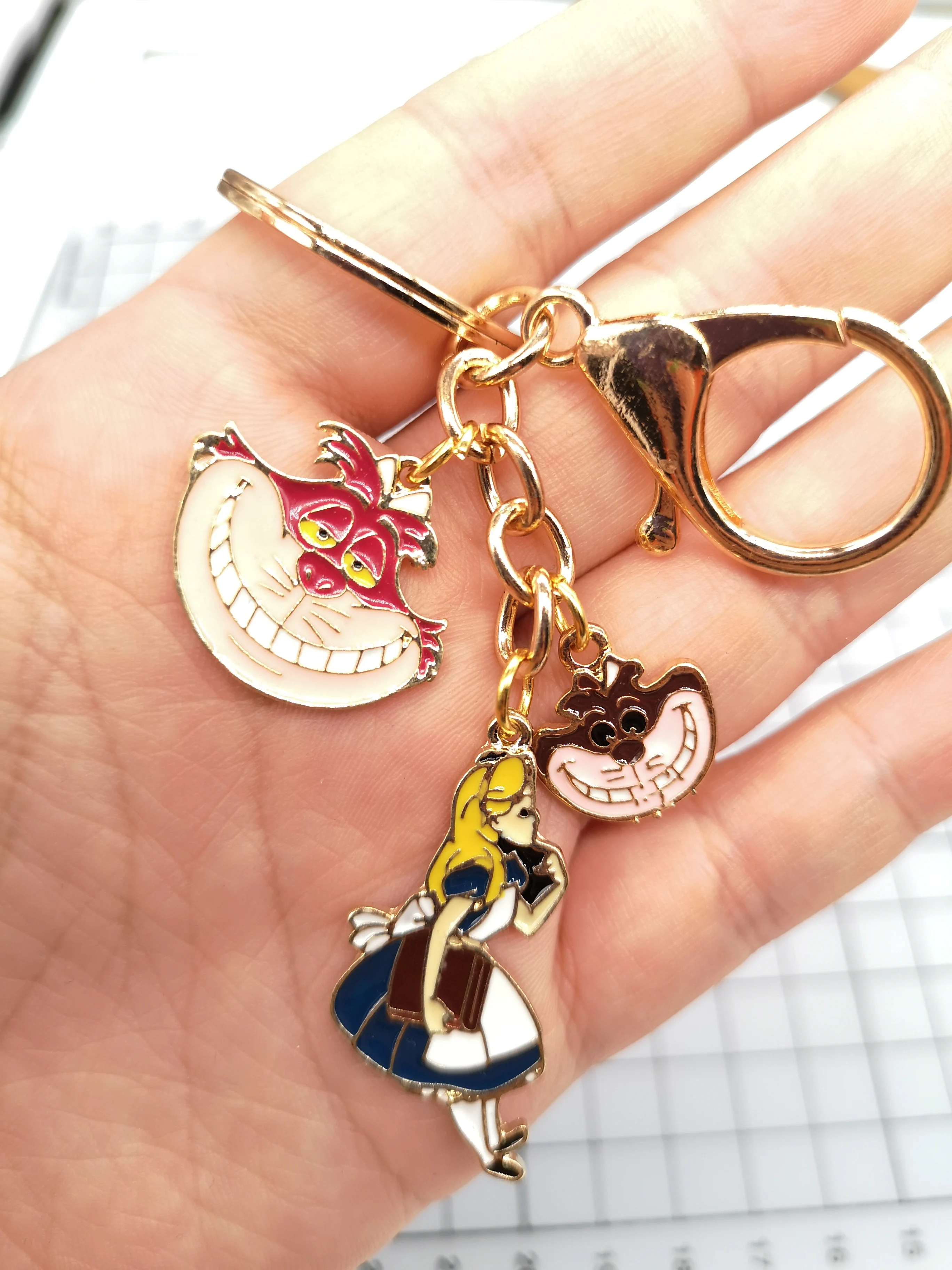 Новинка 1 комплект мультяшная Алиса в стране чудес милый брелок для ключей с