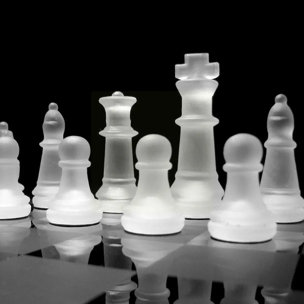 

K9 Glass Chess Luxury Elegant International Chess Game Chess Chess Game Packaging Small Board International Set Wrestling G R4n7
