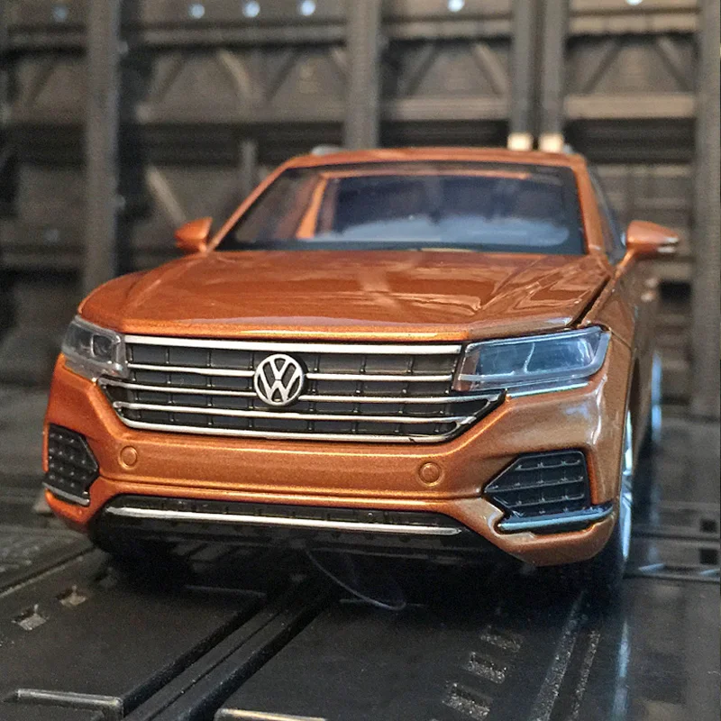 Модель автомобиля Volkswagen Touareg из металлического сплава подарок на день рождения