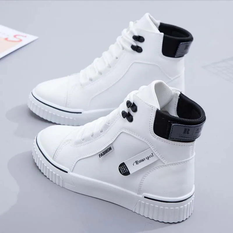 Женские кроссовки с высоким берцем белые плюшевые высокие на плоской платформе