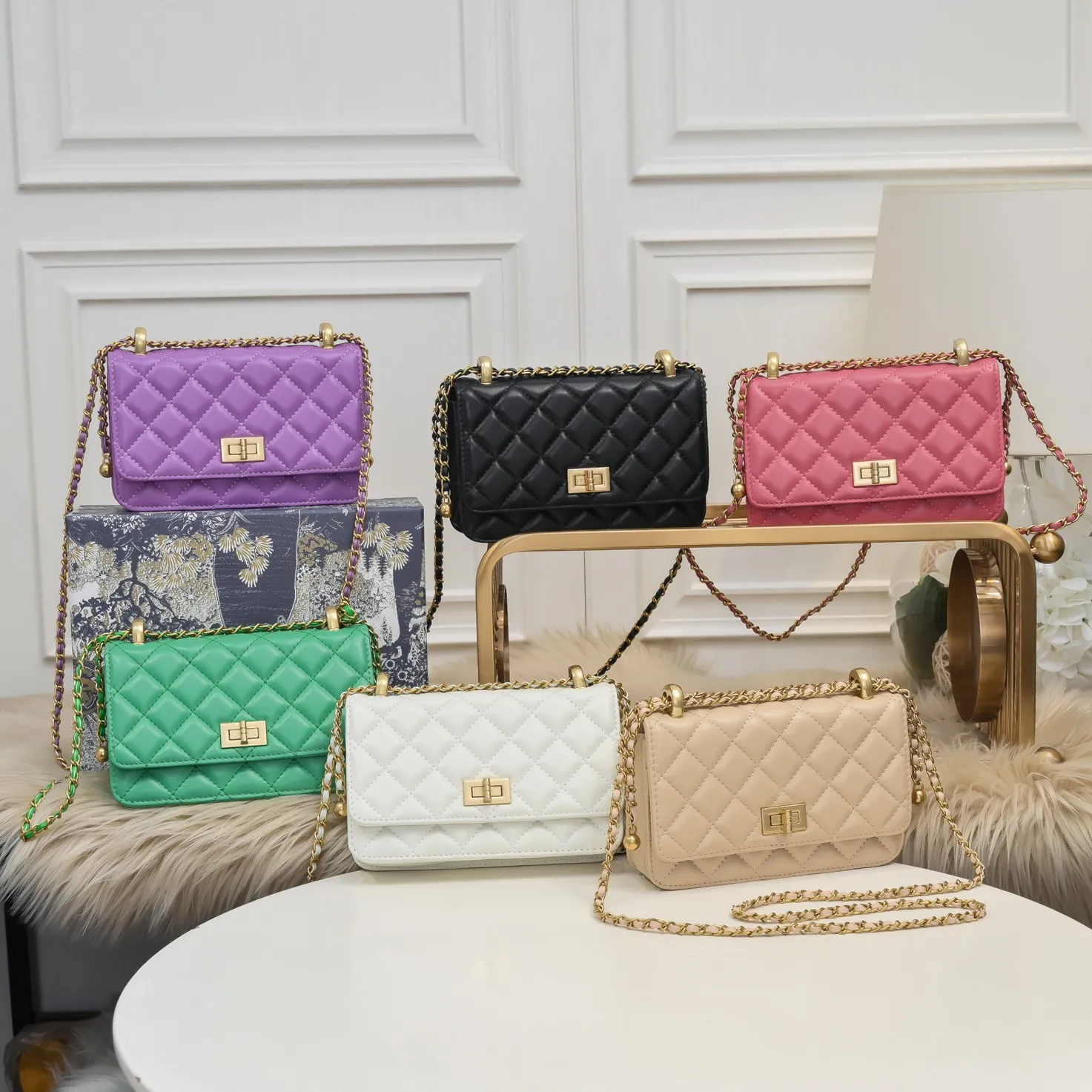 

Женская сумка-мессенджер на цепочке, новинка 2021, ретро, роскошный дизайн, ромбовидная сумка, модная маленькая квадратная сумка на плечо из о...