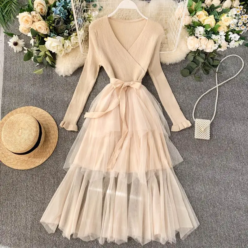 Женское трикотажное платье Gagarich однотонное трапециевидной формы с v-образным