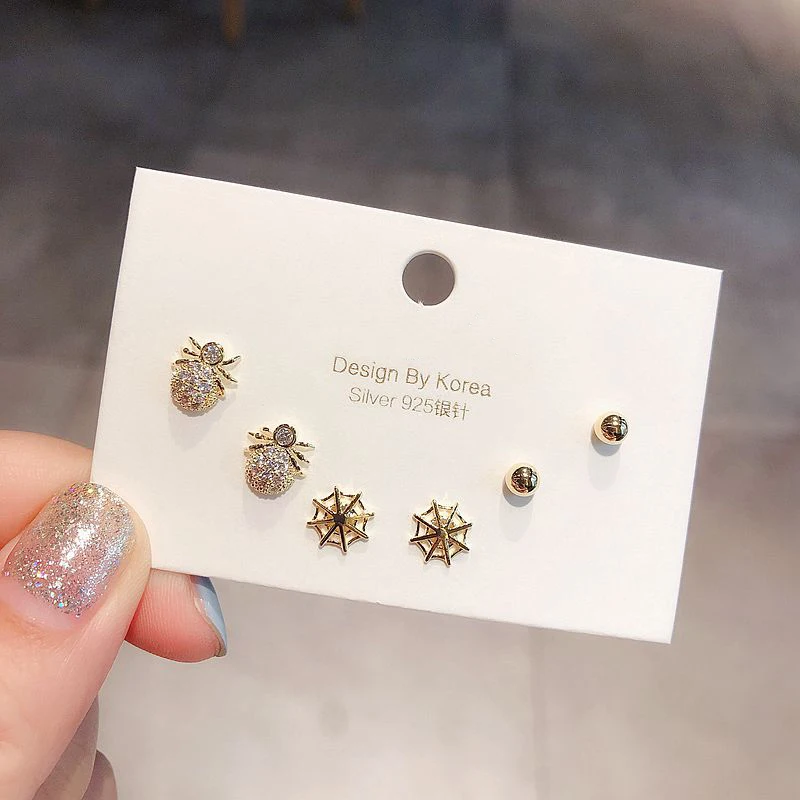 Набор изысканных сережек гвоздиков в виде паука и паутины серьги золотого цвета