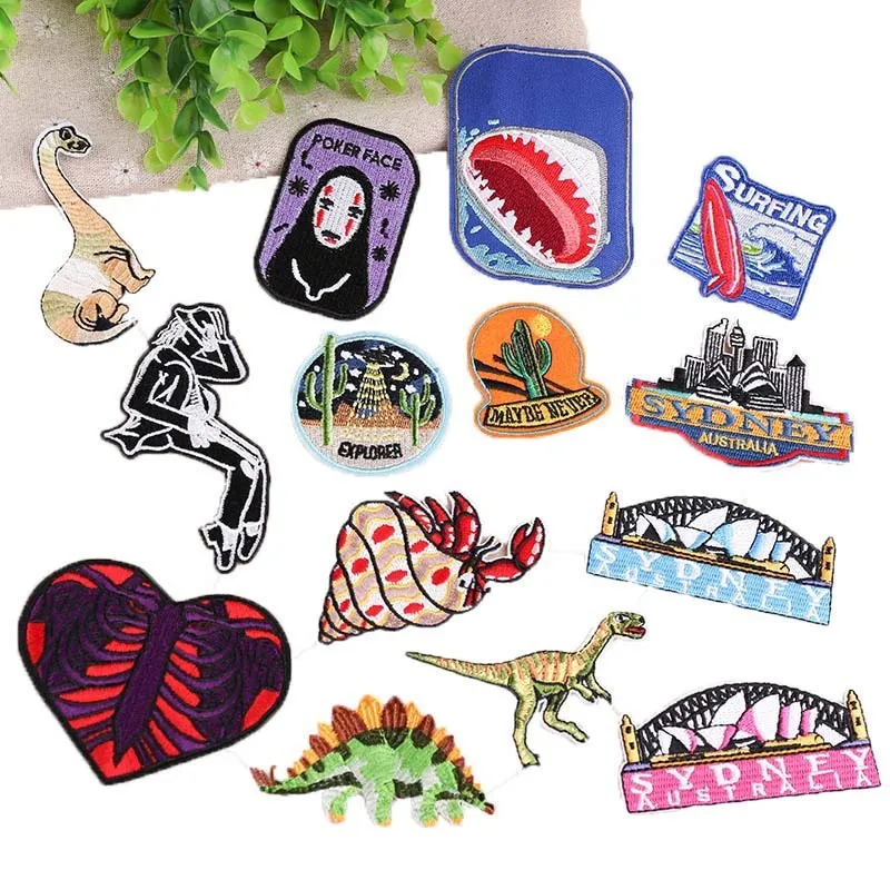 Панк Серии вышивкой в виде динозавра С рисунком Безликий из патчи железные на