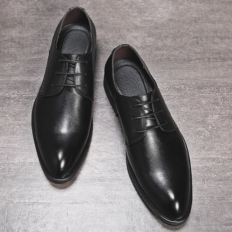 Мужские модельные кожаные туфли в стиле дерби однотонные простые офисные