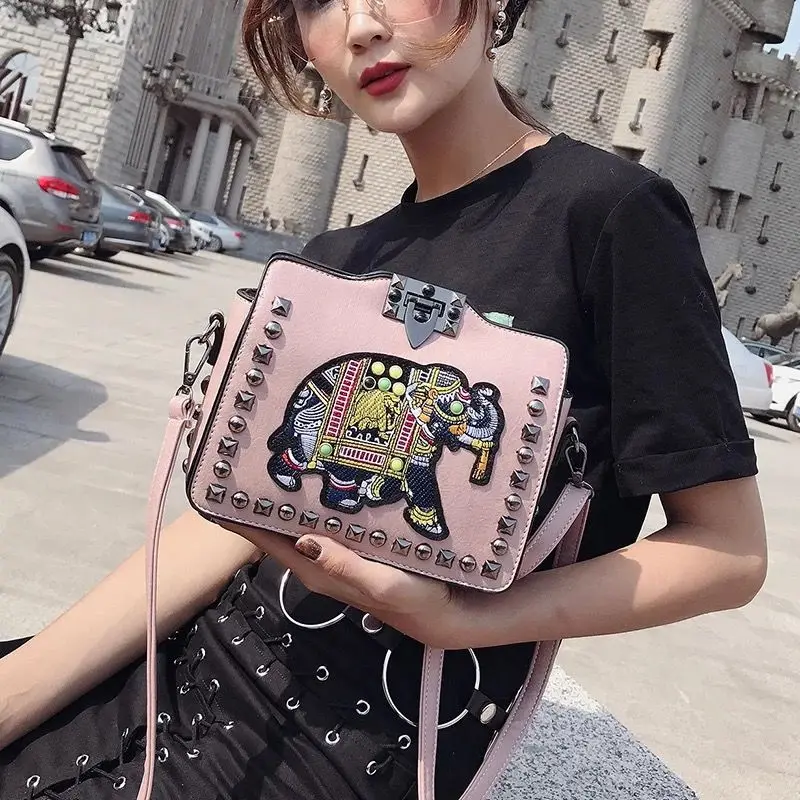 Ins модная сумка-мессенджер летняя женская сумка 2020 новая маленькая с заклепками в