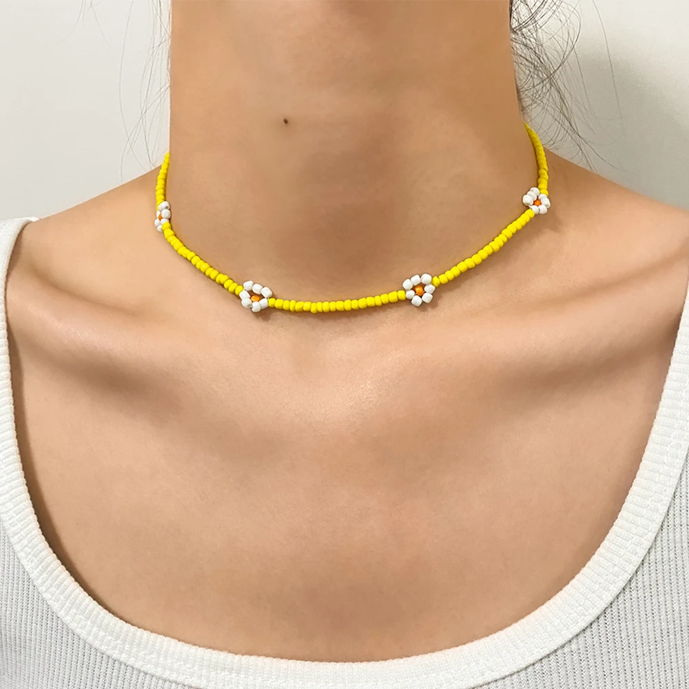 

IPARAM New Korea Lovely Daisy Flowers Colorful Beaded Charm Statement Short Choker Necklace for Women Vacation Jewelry