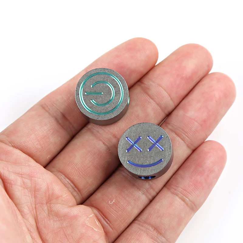 Нож в форме кнопки бусы на веревочке титановый сплав счастливый и улыбающийся