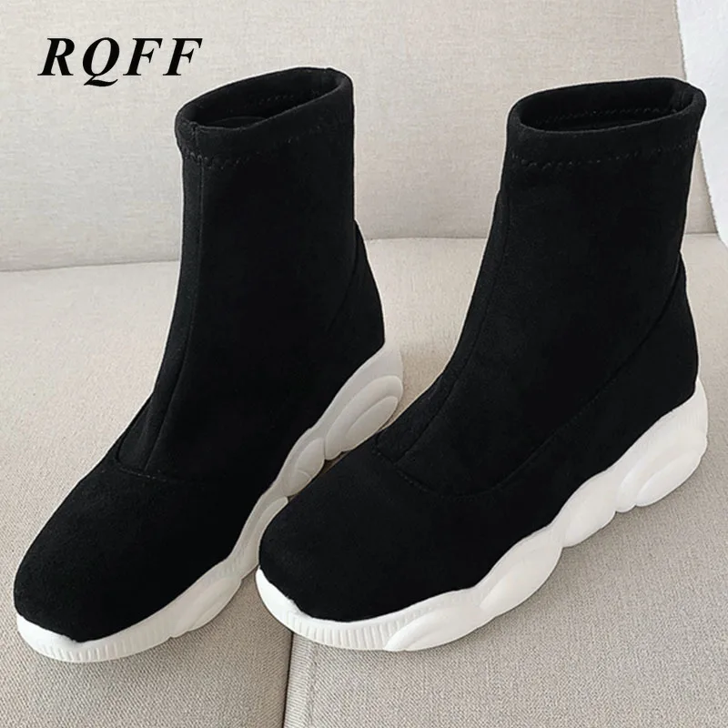 Женские ботильоны без застежки черные однотонные ботинки из флока на высоком