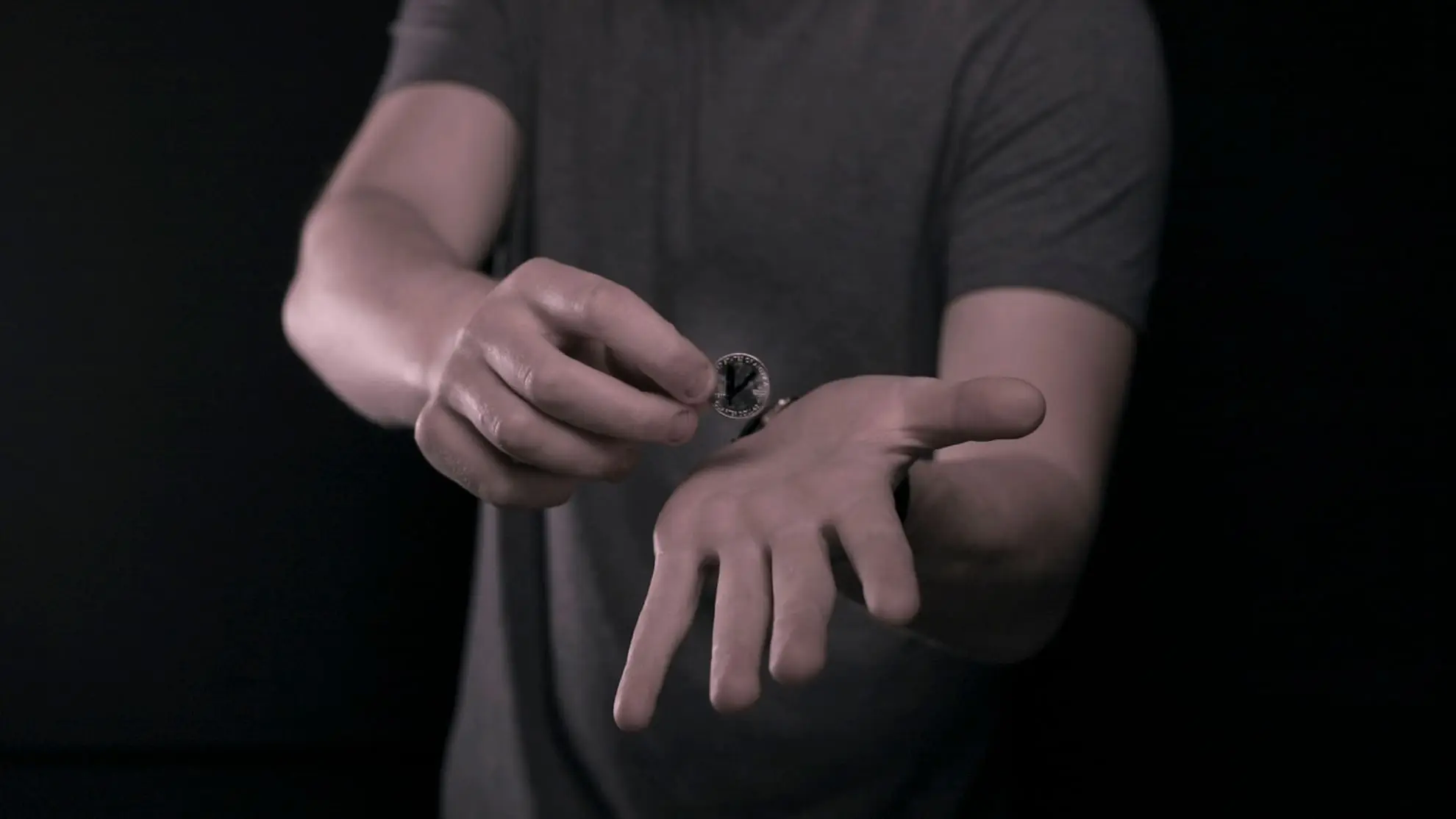 

Catch by Vanishing Inc (No gimmicks Online instruction) MAGIC TRICKS