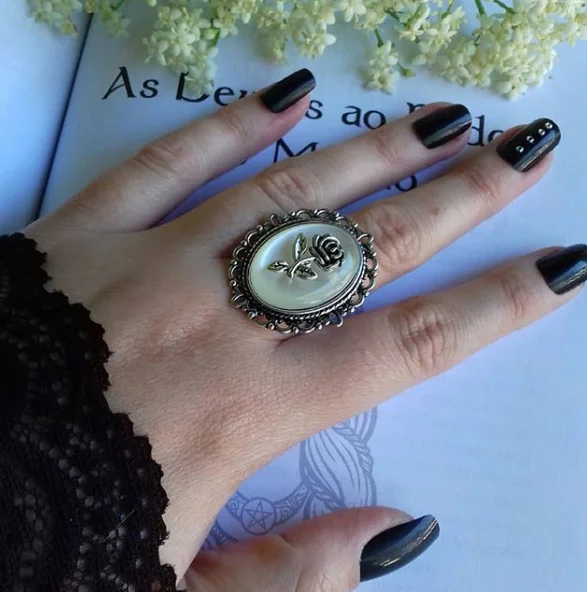 

Rose Cameo Ring,Rose Cameo Ring,Gothic Rose Ring,gift for Her, Kawaii, Statement Ring