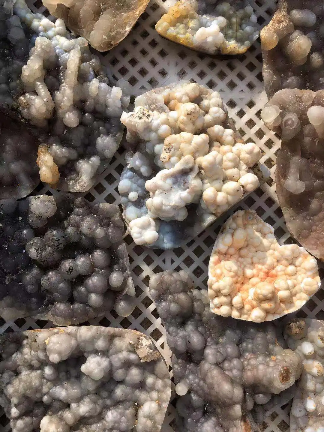 

Natural crystal original agate stone as ornaments