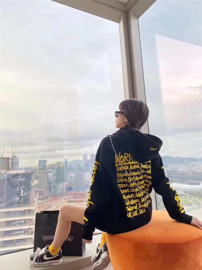 

Yellow Graffiti VETEMENTS Hoodie Men Women High Quality World Tour City Coordinate VTM Hoody Embroidery Vetements Pullover