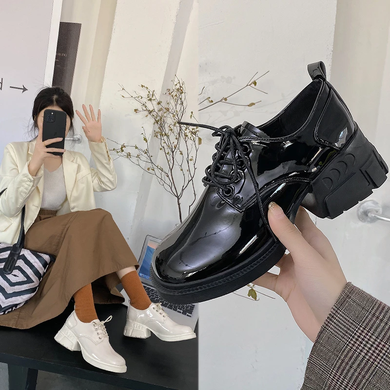 

2021 autumn and winter new casual shoes sweet black and white patent leather women's loafers heel height 5.5CM