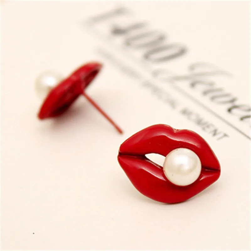 Серьги-гвоздики с красными губами и искусственным белым жемчугом сексуальные