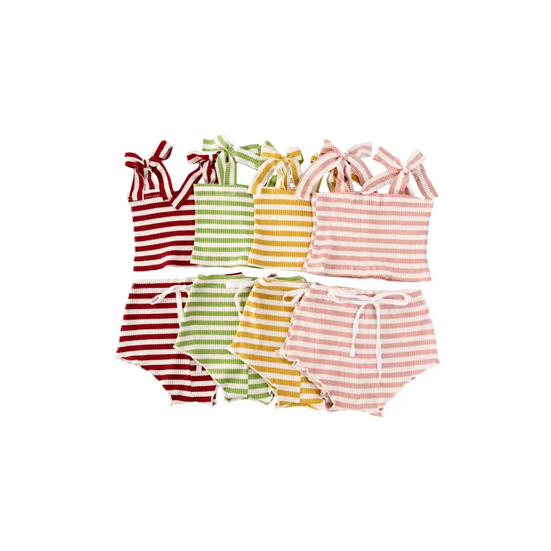 Вязаный комплект для малышей топ на бретелях с завязкой и завышенной талией