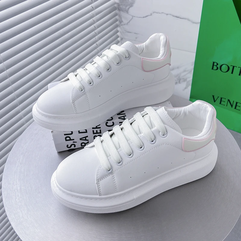 

Luminous little white shoes women's 2021 autumn new ins tide thick soled sports board shoes leisure Korean version