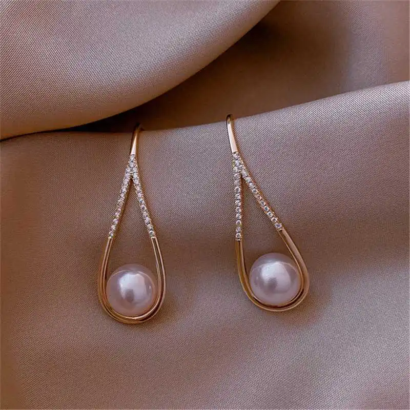 

Fashion Exquisite Pearl Earrings Gothic Geometric Gold Earrings 2021