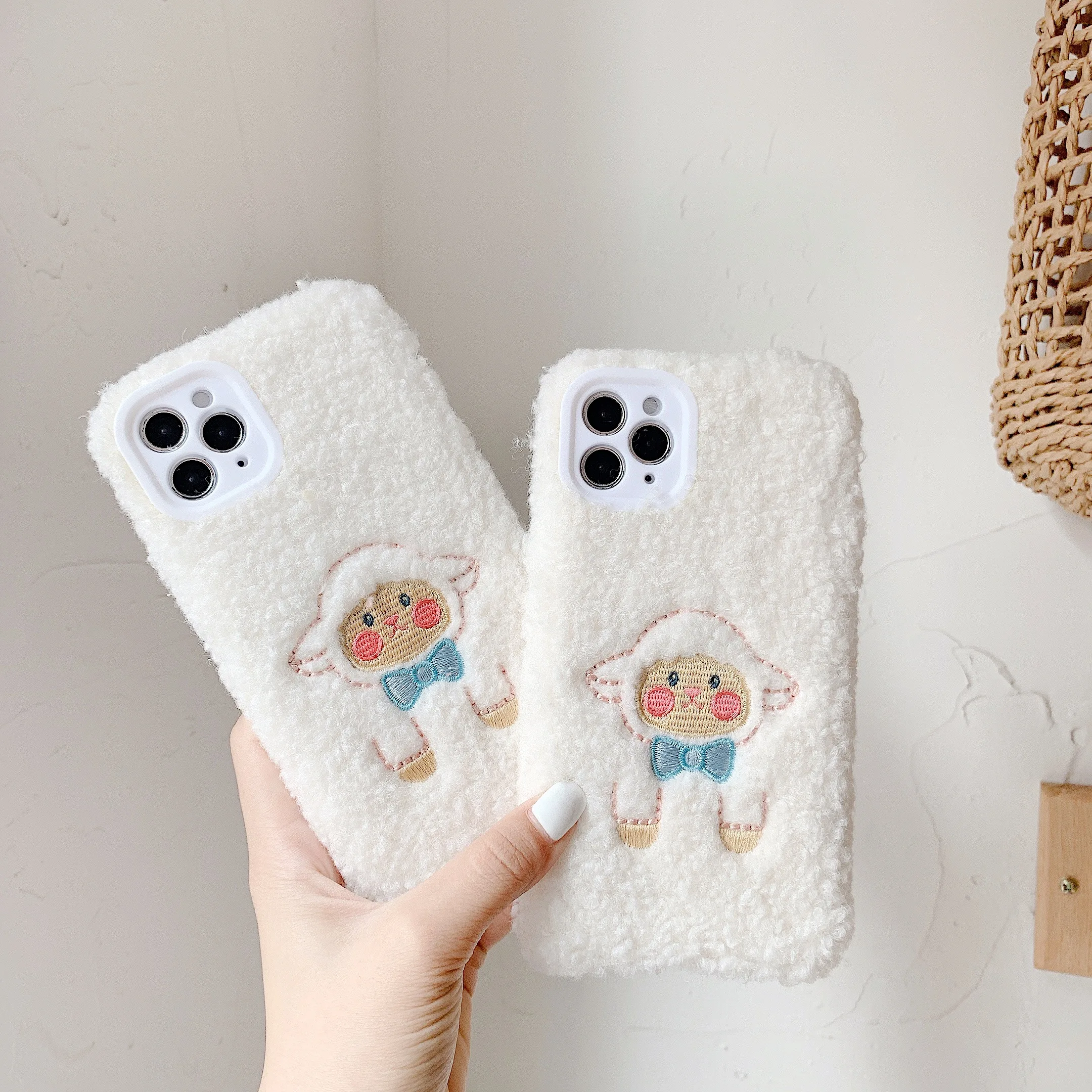 

Embroidered plush white sheep shell is suitable for iphone 11 pro case 7/8 plus x xs Max xr protective cover