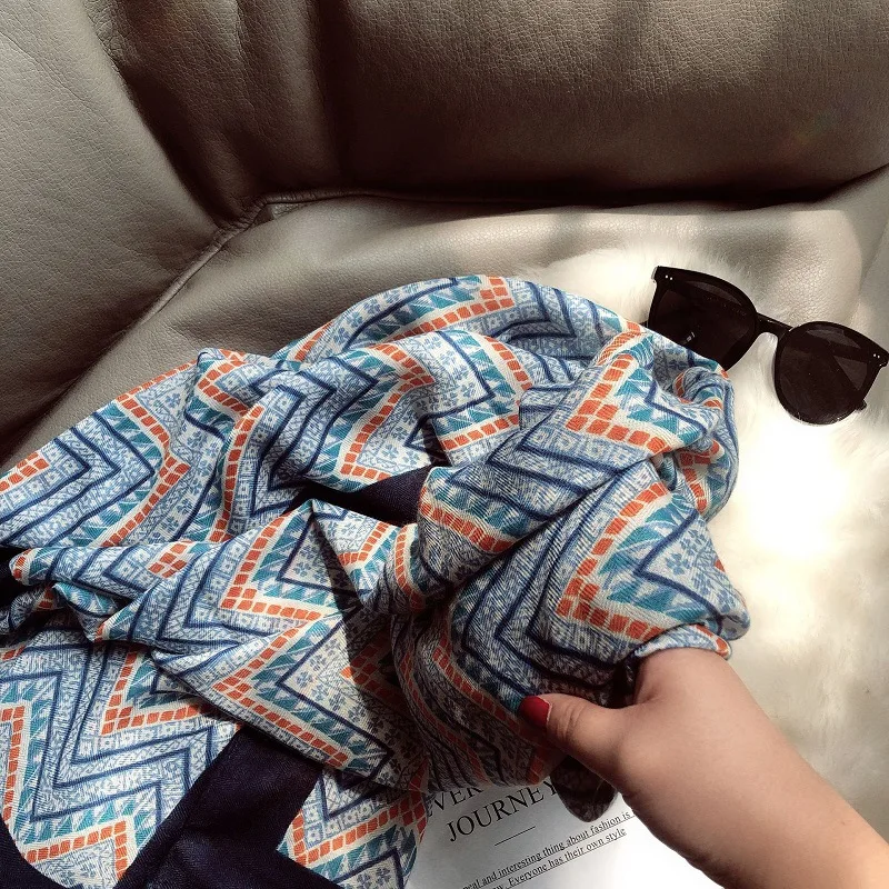 Женский шарф с волнистыми полосками 180x90 см |