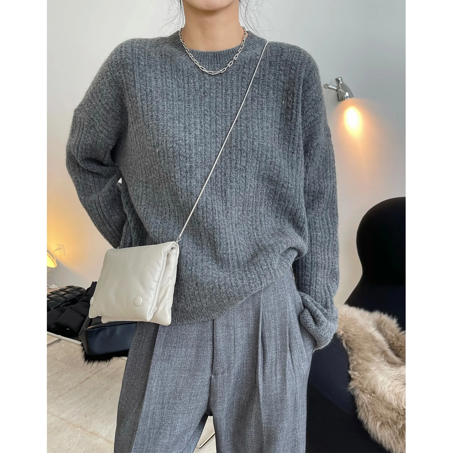 

New Simple Winter and Fashionable Round Neck Cable Sweater Warm Loose and Thin Knit Pullover Women