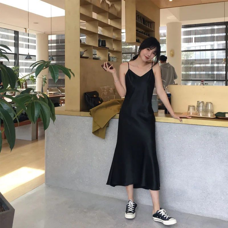 Женское атласное платье GareMay длинное облегающее миди на бретельках с V-образным