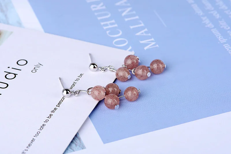

WANGAIYAO Handmade natural strawberry crystal earrings small fresh temperament bean paste round bead earrings earrings female